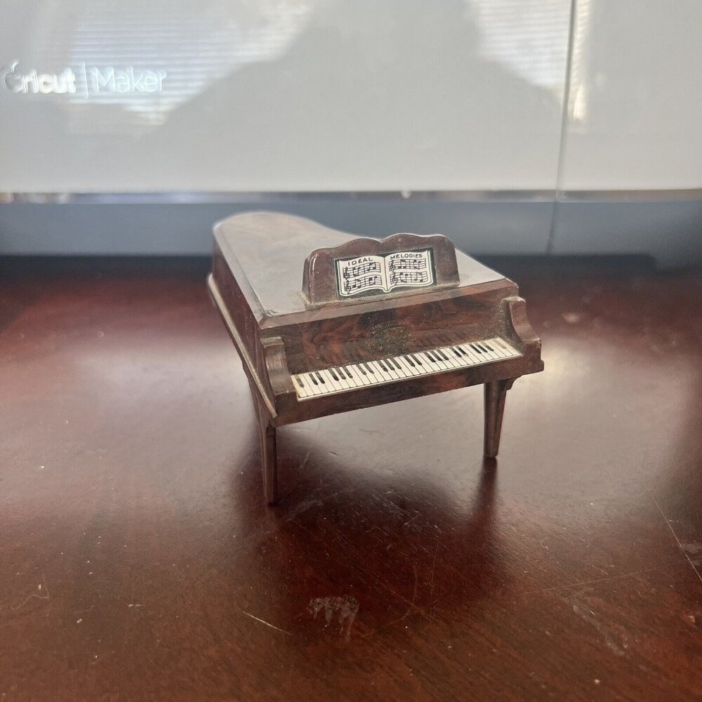 VINTAGE IDEAL PLASTIC DOLL HOUSE PIANO